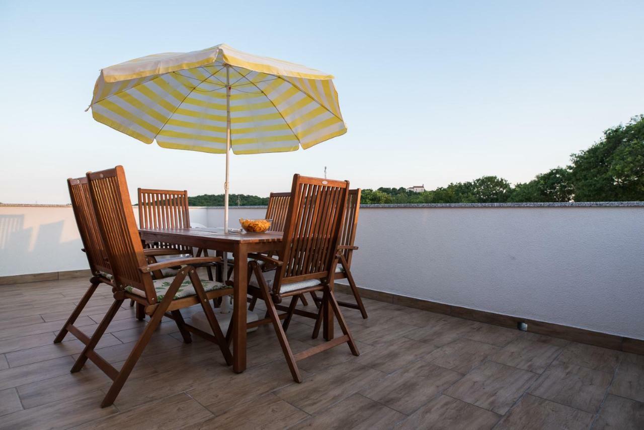 Apartments Mario Malinska Ngoại thất bức ảnh