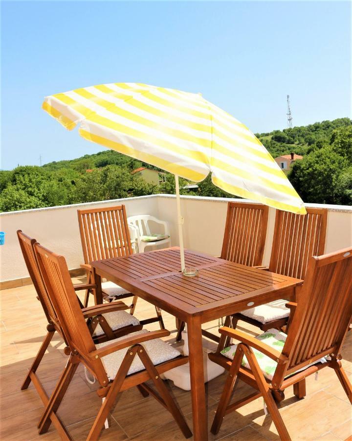 Apartments Mario Malinska Ngoại thất bức ảnh
